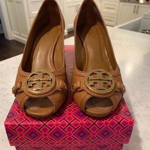 Tory Burch Leticia Open Toe Wedge Size 8.5